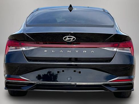 Used 2022 Hyundai Elantra SEL w/ Convenience + Premium Package FWD image 6