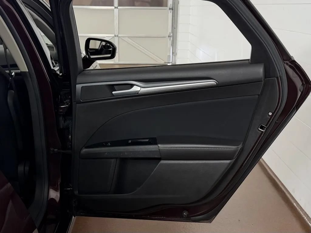 Used 2013 Ford Fusion SE FWD image 29