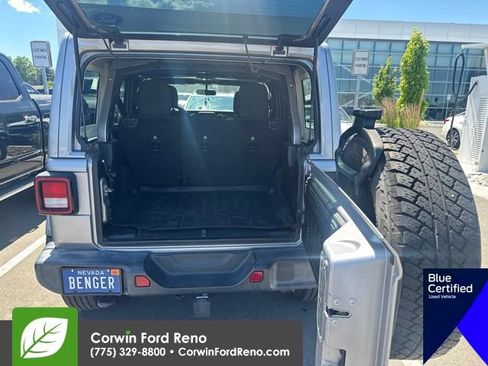 Used 2018 Jeep Wrangler Unlimited Sahara AWD/4WD image 9