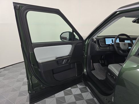 Used 2023 Rivian R1S Adventure AWD/4WD image 15