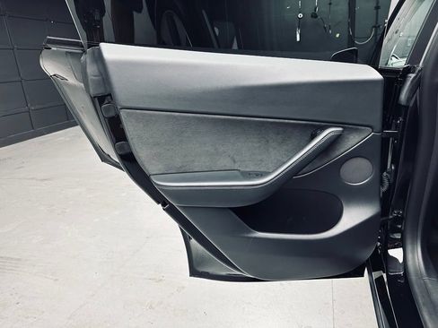 Used 2021 Tesla Model Y Long Range AWD/4WD image 28