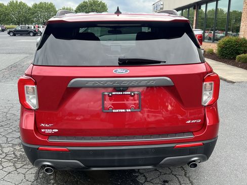 Used 2022 Ford Explorer XLT w/ Equipment Group 202A image 7