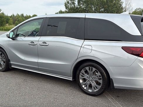 Used 2025 Honda Odyssey Touring image 10
