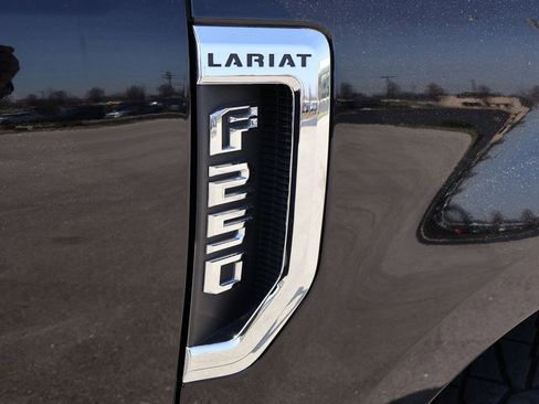 Used 2022 Ford F250 Lariat w/ Lariat Ultimate Package AWD/4WD image 11