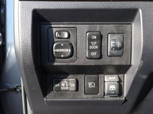 Used 2018 Toyota Tundra Limited image 18