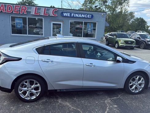Used 2018 Chevrolet Volt Premier w/ Driver Confidence Package image 6