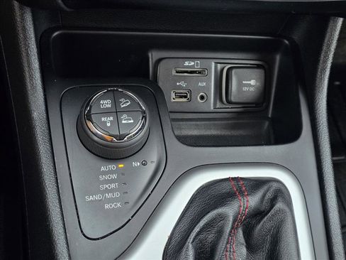Used 2016 Jeep Cherokee Trailhawk w/ Comfort/Convenience Group AWD/4WD image 21