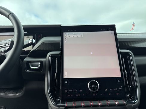 Used 2025 GMC Yukon AT4 w/ AT4 Premium Package image 24