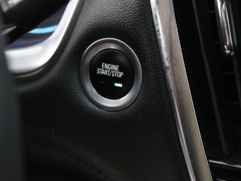 Used 2022 Chevrolet Traverse LT FWD image 18