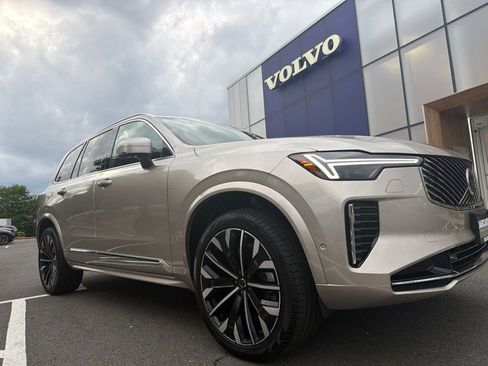 Certified 2026 Volvo XC90 B5 Plus AWD/4WD image 1