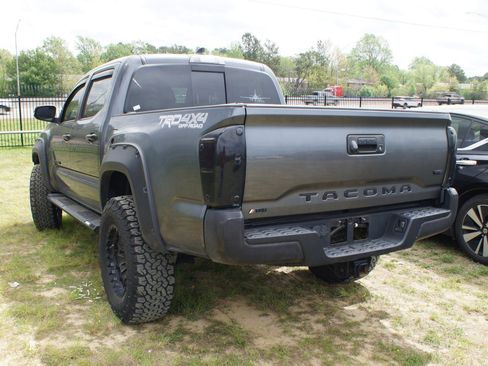 Used 2022 Toyota Tacoma TRD Off-Road image 6