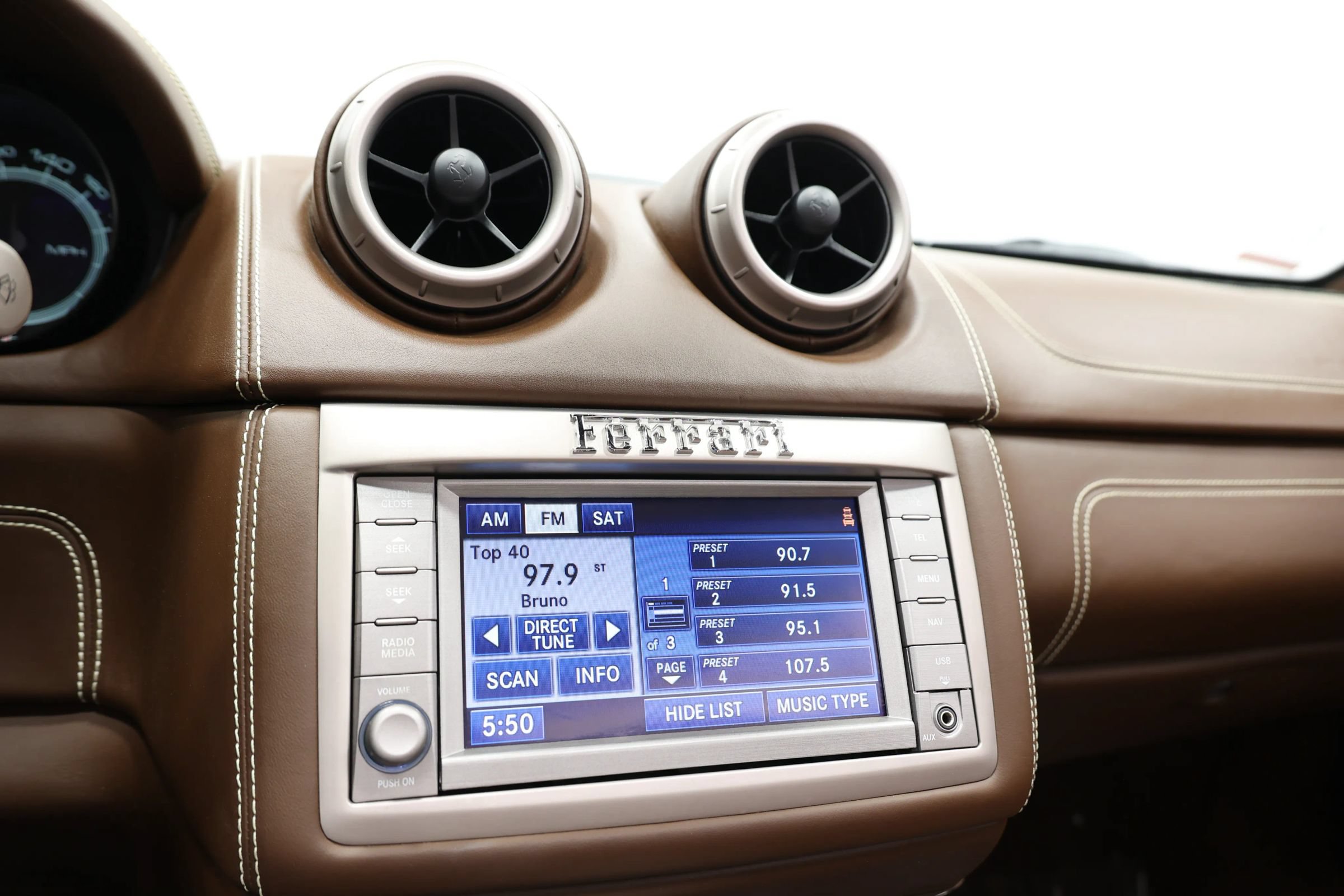 Used 2010 Ferrari California RWD image 43
