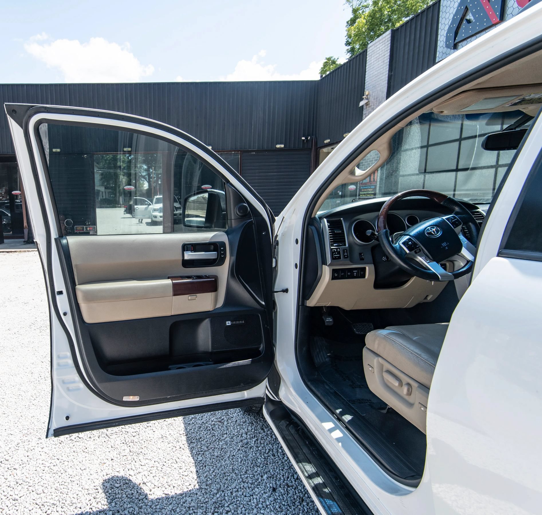 Used 2014 Toyota Sequoia Platinum AWD/4WD image 23