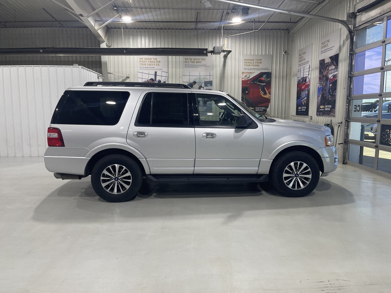 Used 2017 Ford Expedition XLT AWD/4WD image 4