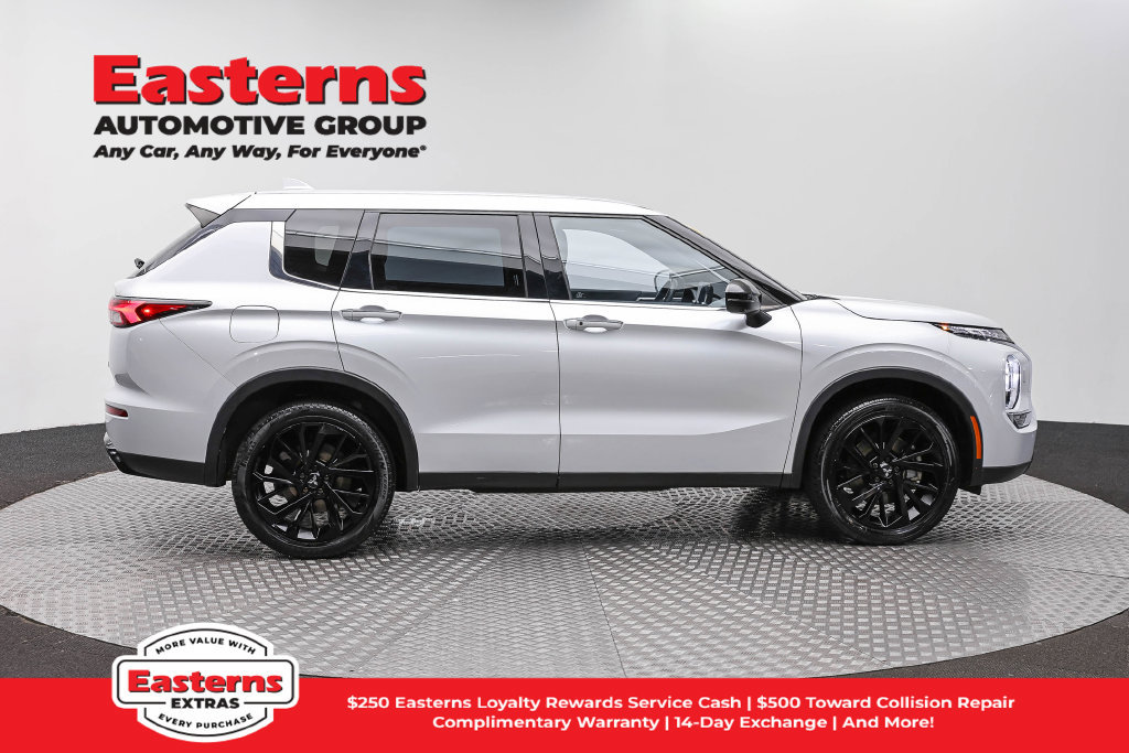 Used 2023 Mitsubishi Outlander SE Black Edition AWD/4WD image 5