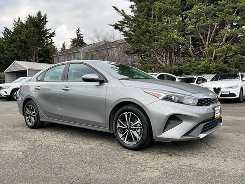 Used 2023 Kia Forte LXS w/ LXS Technology Package image 2