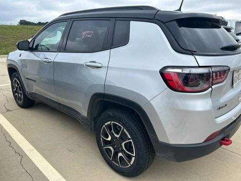 Used 2025 Jeep Compass Trailhawk AWD/4WD image 8
