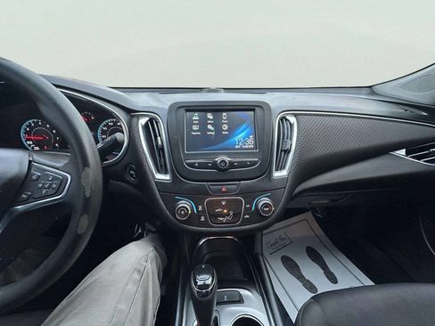 Used 2017 Chevrolet Malibu LT image 19