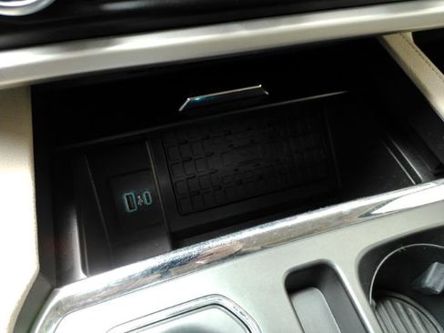 Used 2024 Ford Expedition XLT AWD/4WD image 46