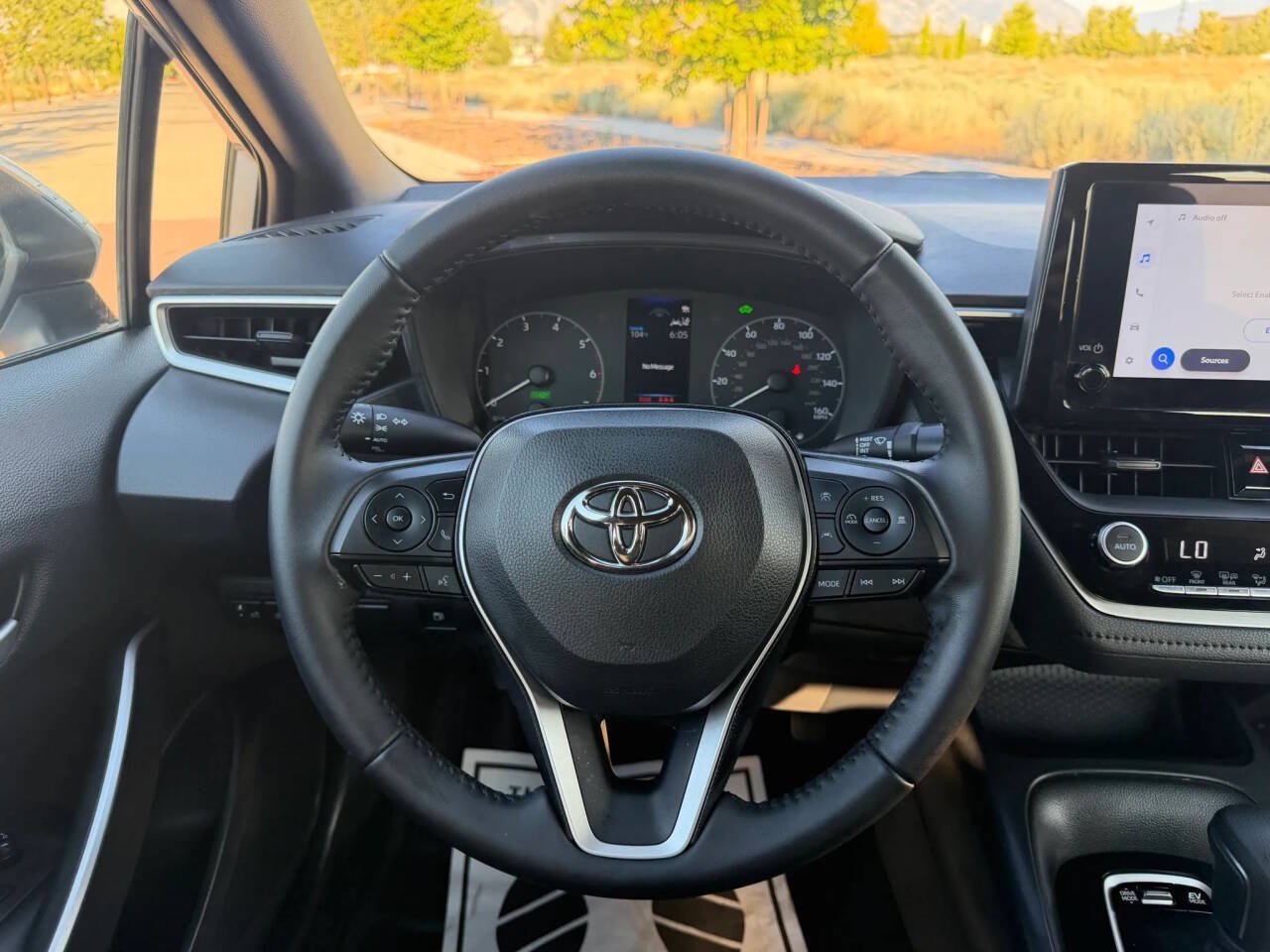Used 2025 Toyota Corolla SE w/ Convenience Package FWD image 23