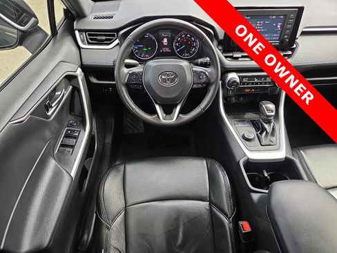 Used 2022 Toyota RAV4 SE image 11