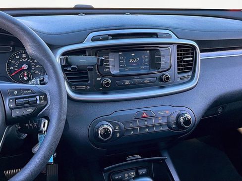 Used 2018 Kia Sorento L image 9