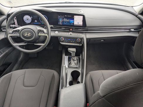 Used 2024 Hyundai Elantra SEL FWD image 13
