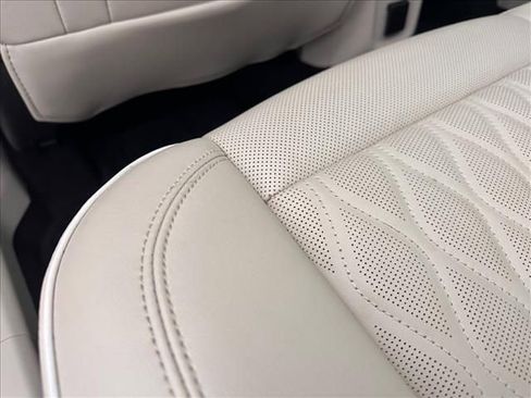 Certified 2023 Buick Envision Avenir image 18