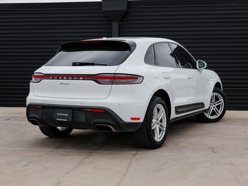 Certified 2022 Porsche Macan AWD/4WD image 7