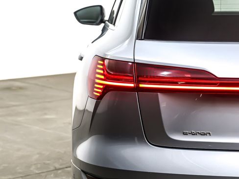 Used 2022 Audi e-tron Premium Plus w/ Premium Plus Package image 16