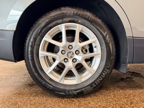 Used 2023 Chevrolet Equinox LS FWD image 24