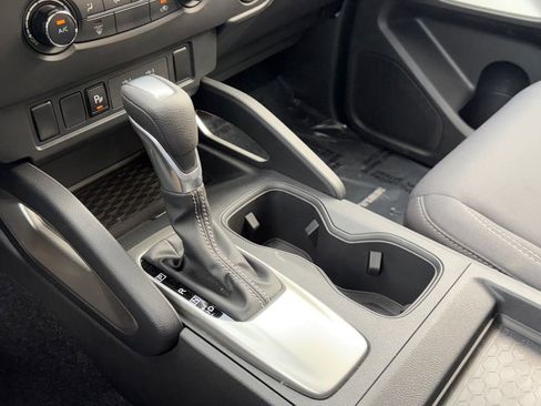 Used 2025 Nissan Frontier SV image 17