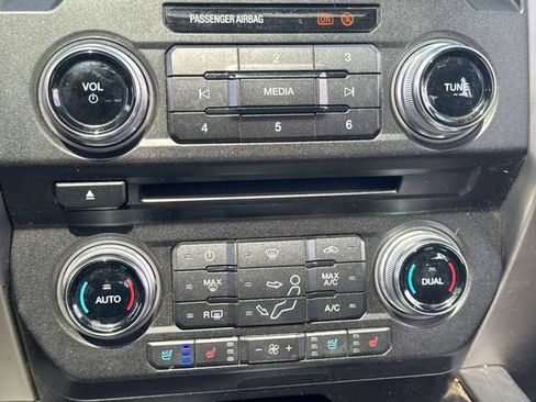 Used 2017 Ford F450 Platinum w/ Platinum Ultimate Package AWD/4WD image 19