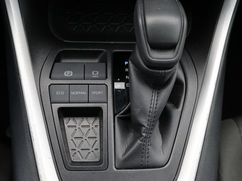 Certified 2025 Toyota RAV4 XLE FWD image 34