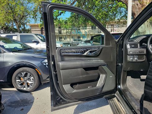 Used 2023 GMC Yukon XL Denali image 28