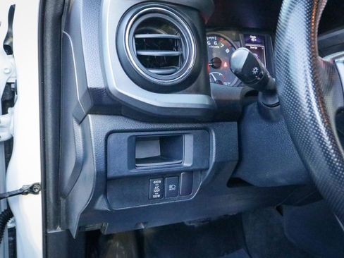 Used 2018 Toyota Tacoma TRD Off-Road w/ Technology Package image 21