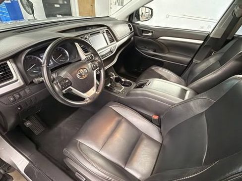 Used 2019 Toyota Highlander XLE FWD image 17