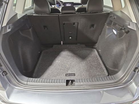Certified 2025 Volkswagen Taos SE FWD image 22