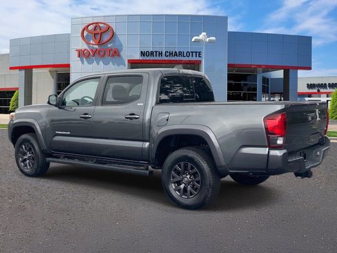 Used 2022 Toyota Tacoma SR5 w/ Technology Package RWD image 4