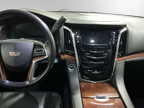 Used 2015 Cadillac Escalade Luxury AWD/4WD image 10