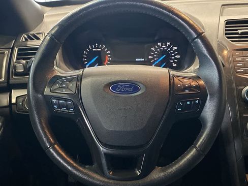 Used 2019 Ford Explorer XLT AWD/4WD image 17
