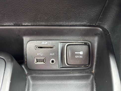 Used 2016 Jeep Cherokee Limited image 37