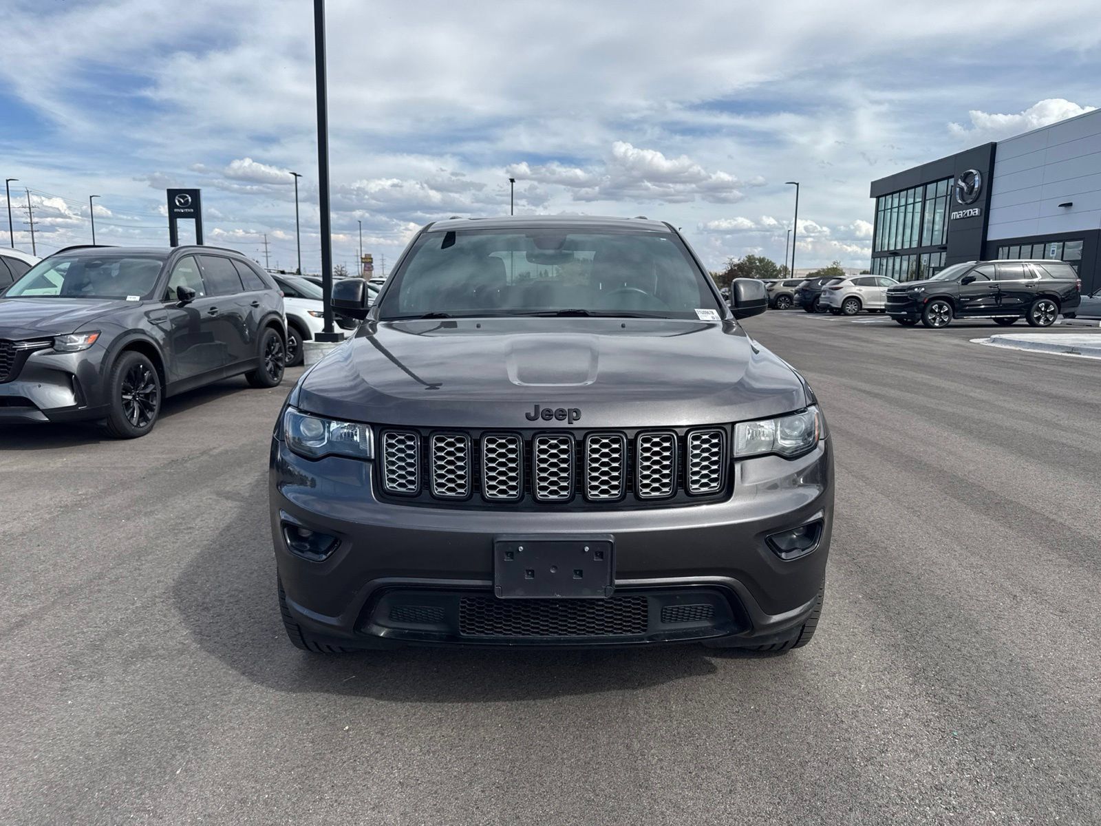 Used 2018 Jeep Grand Cherokee Altitude AWD/4WD image 2