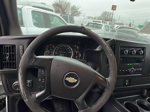 Used 2013 Chevrolet Express 4500 image 12