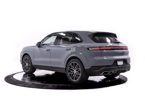 Certified 2026 Porsche Cayenne AWD/4WD image 3