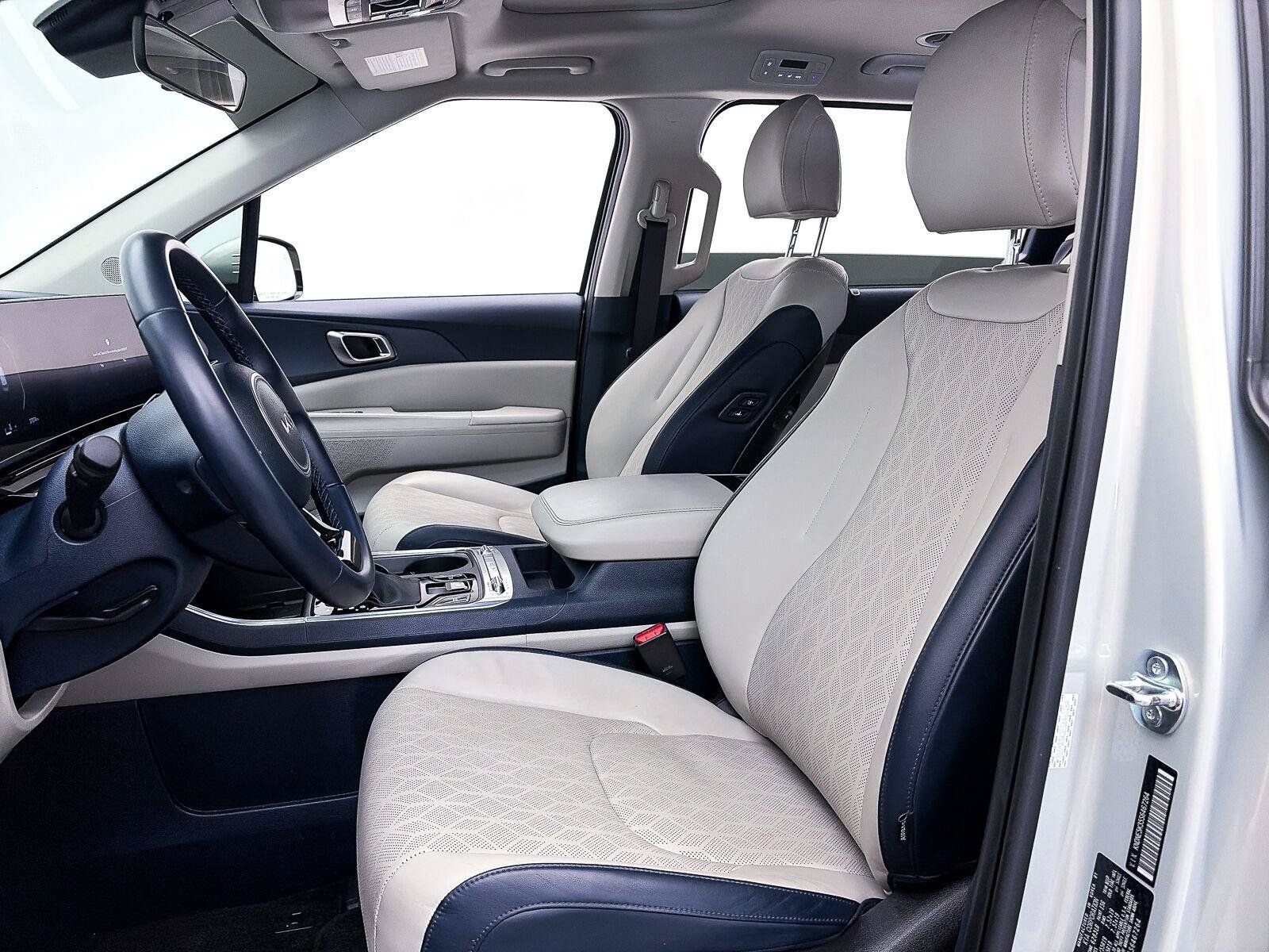 Used 2025 Kia Carnival SX FWD image 20
