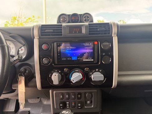 Used 2014 Toyota FJ Cruiser 4WD w/ Upgrade Package image 17