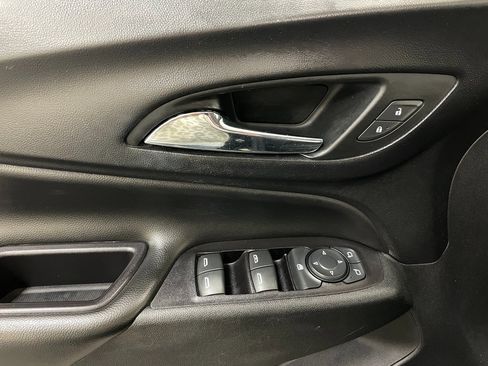 Used 2018 Chevrolet Equinox LT image 22