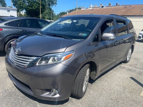 Used 2015 Toyota Sienna Limited Premium FWD image 11