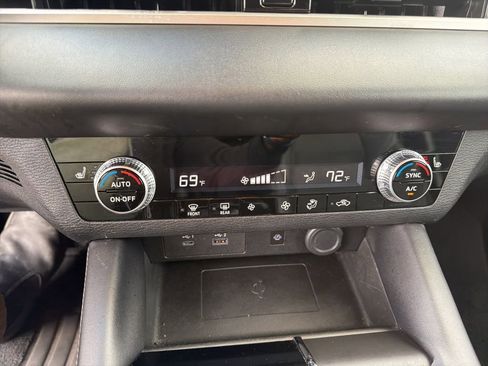 Used 2022 Mitsubishi Outlander SE image 30